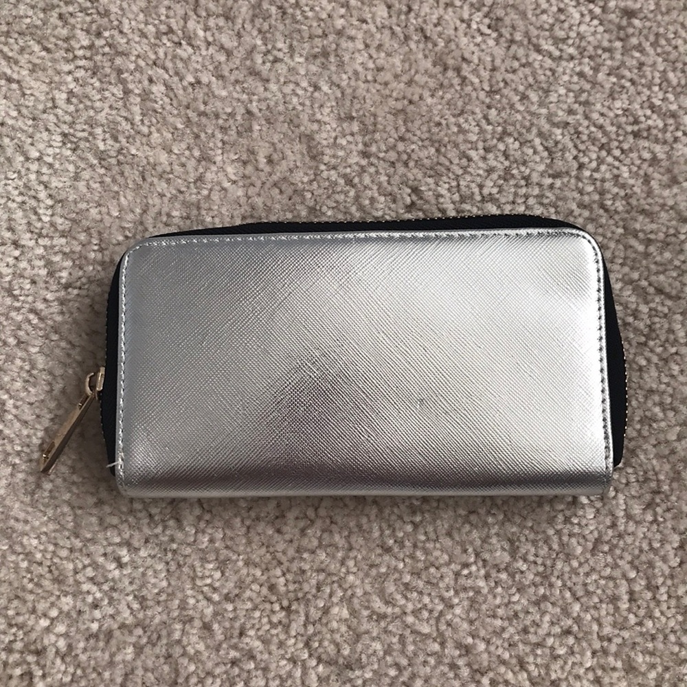 Silver icing wallet